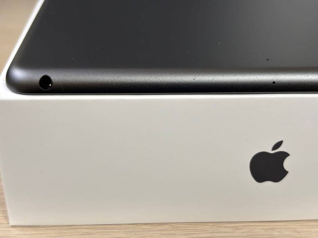 【美品】 Apple iPad 第8世代 32GB スペースグレー 付属品完備