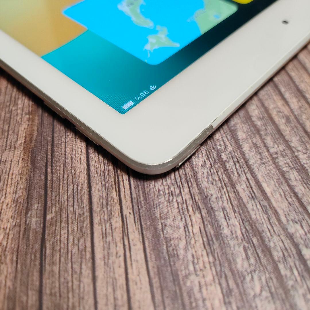 iPad 第6世代 32GB SIMフリー シルバー 美品