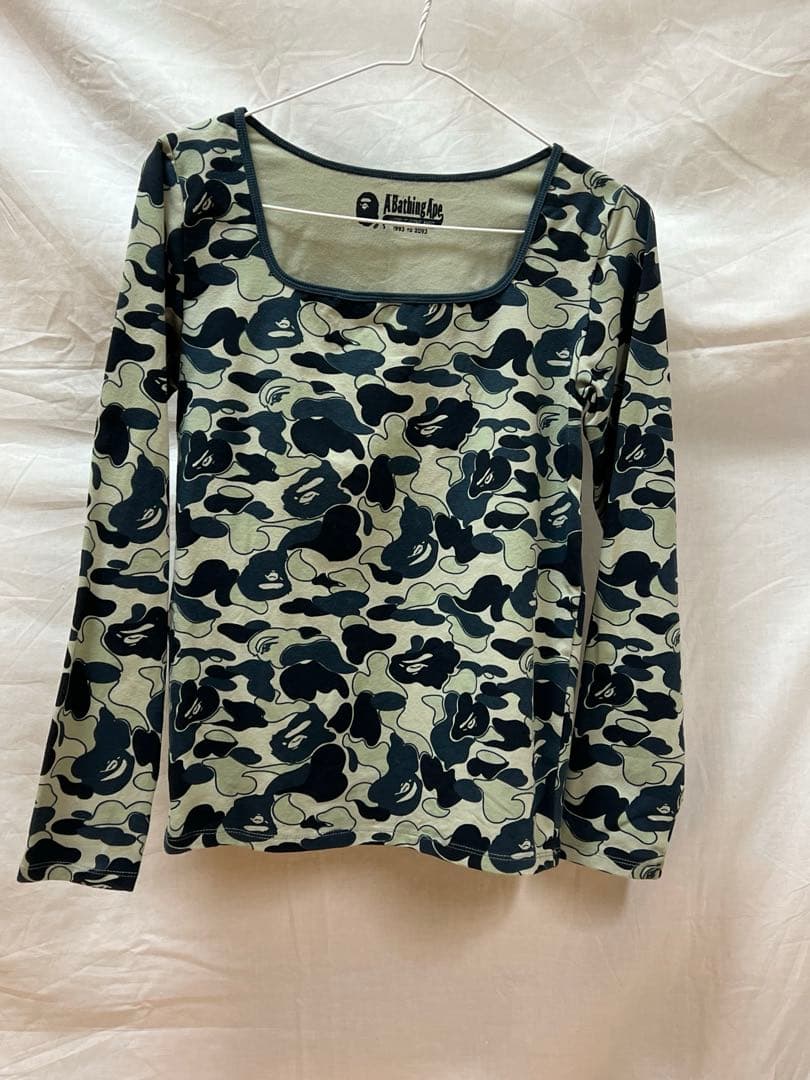 A BATHING APE カモ柄トップス　ロンT