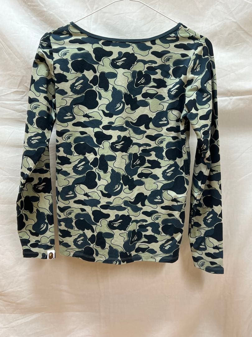 A BATHING APE カモ柄トップス　ロンT