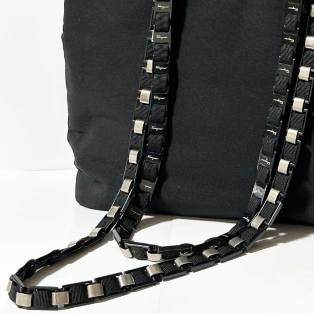 フェラガモ ヴァラチェーン ショルダーバッグ AU-21 8803 ナイロン