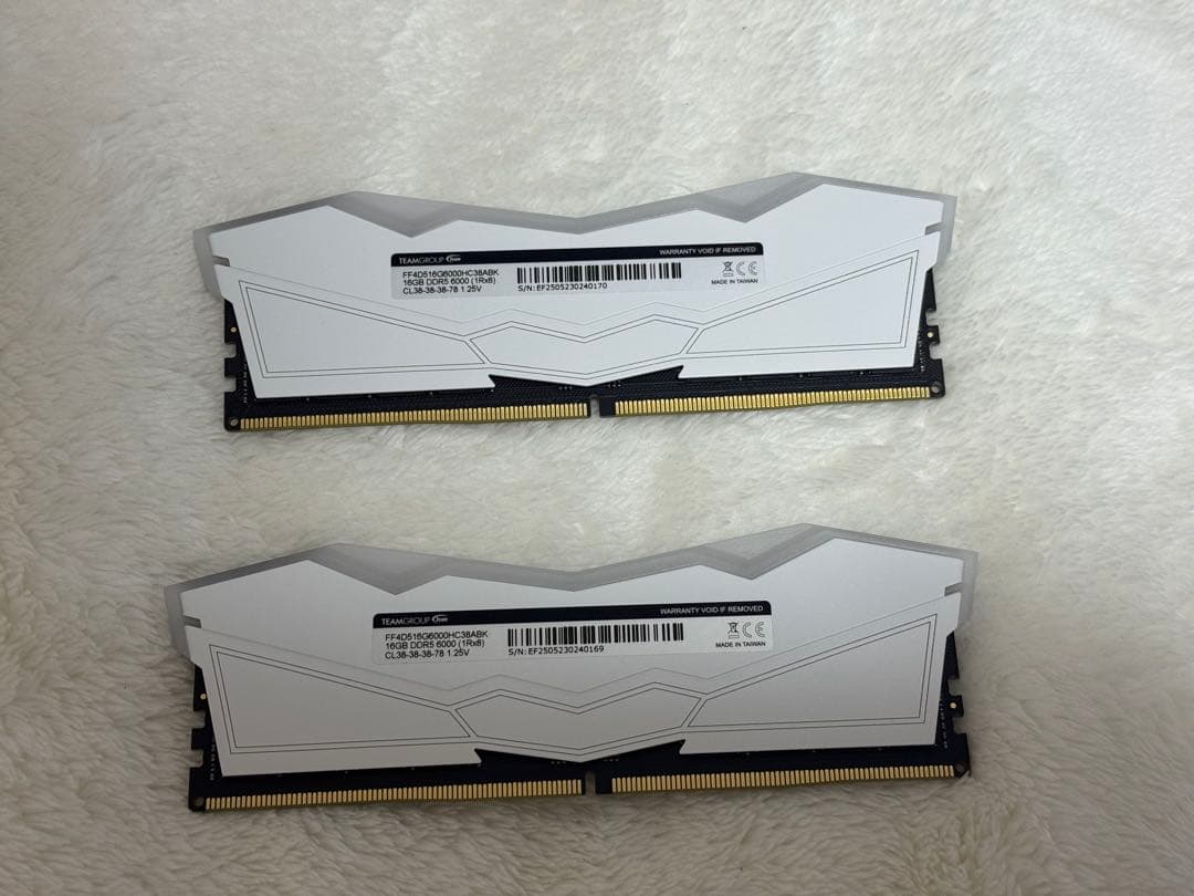 メモリー T-FORCE DELTA RGB 32GB 16x2 DDR5 6000MHz