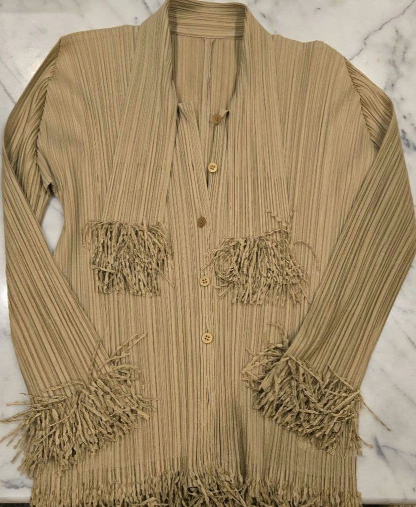 専用　フリンジ付きプリーツプリーズ 長袖シャツ ベージュ