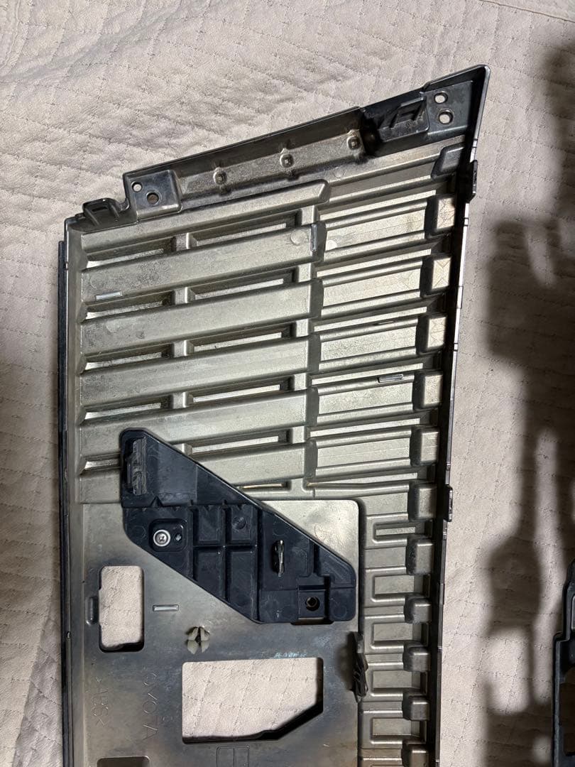 ZWR80G エスクァイア前期 TRDフロントグリル