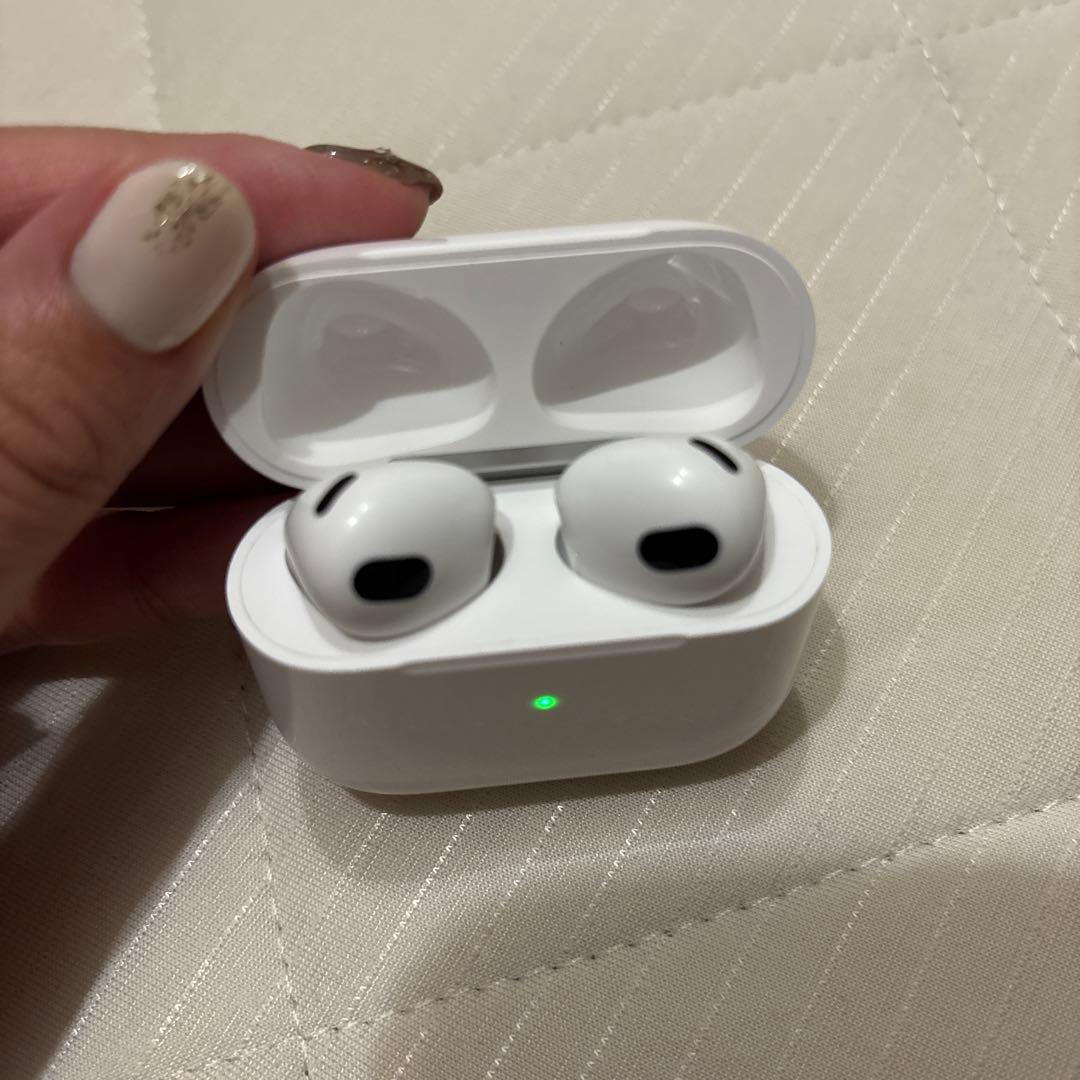 Apple AirPods 第3世代 Lightning充電ケース付き ホワイト