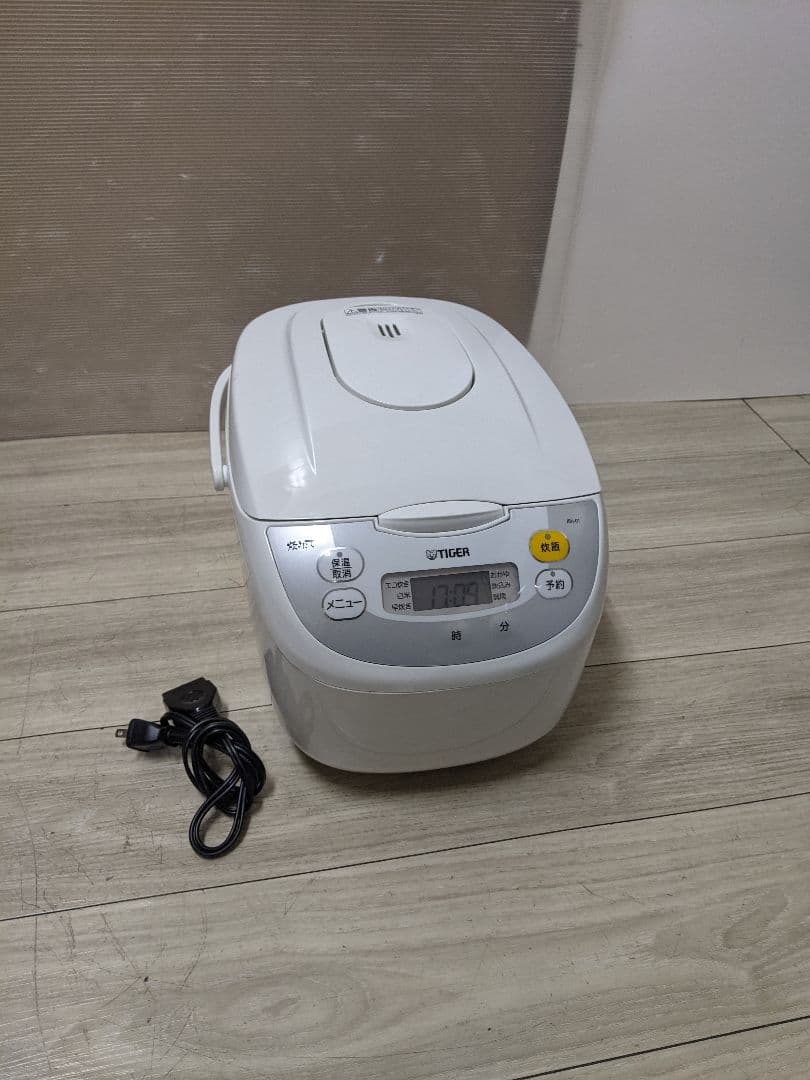 タイガー 炊飯器 1升 マイコン式 JBH-G181W ホワイト　2024年製