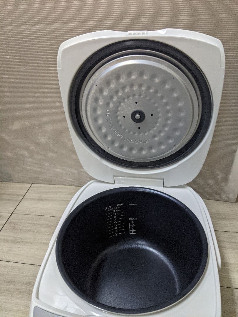 タイガー 炊飯器 1升 マイコン式 JBH-G181W ホワイト　2024年製