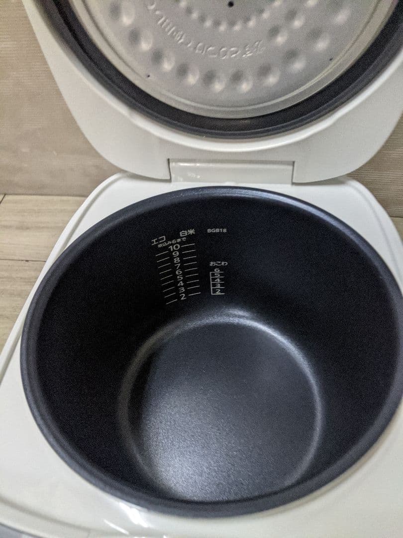 タイガー 炊飯器 1升 マイコン式 JBH-G181W ホワイト　2024年製