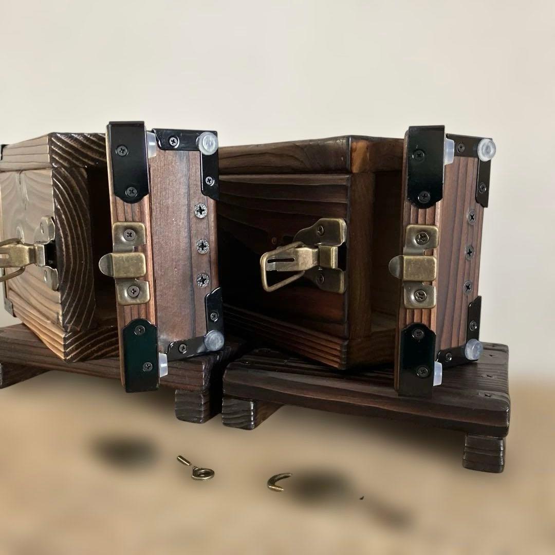 拘りのハンドメイド和風貯金箱(小型)と台座 ×2セット(鍵付き)