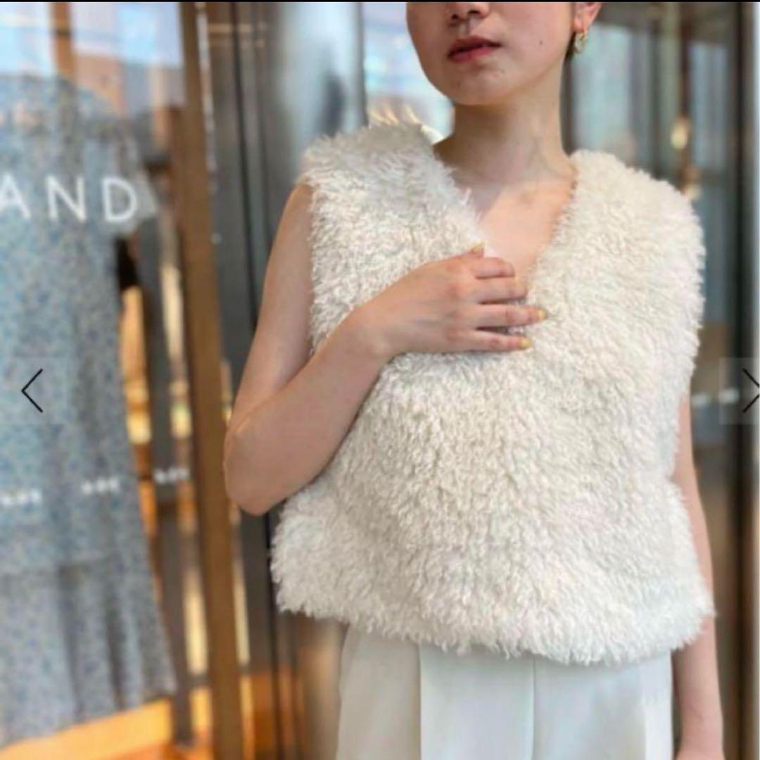 【美品】 Ballsey トゥモローランド プードルファー Vネックベスト