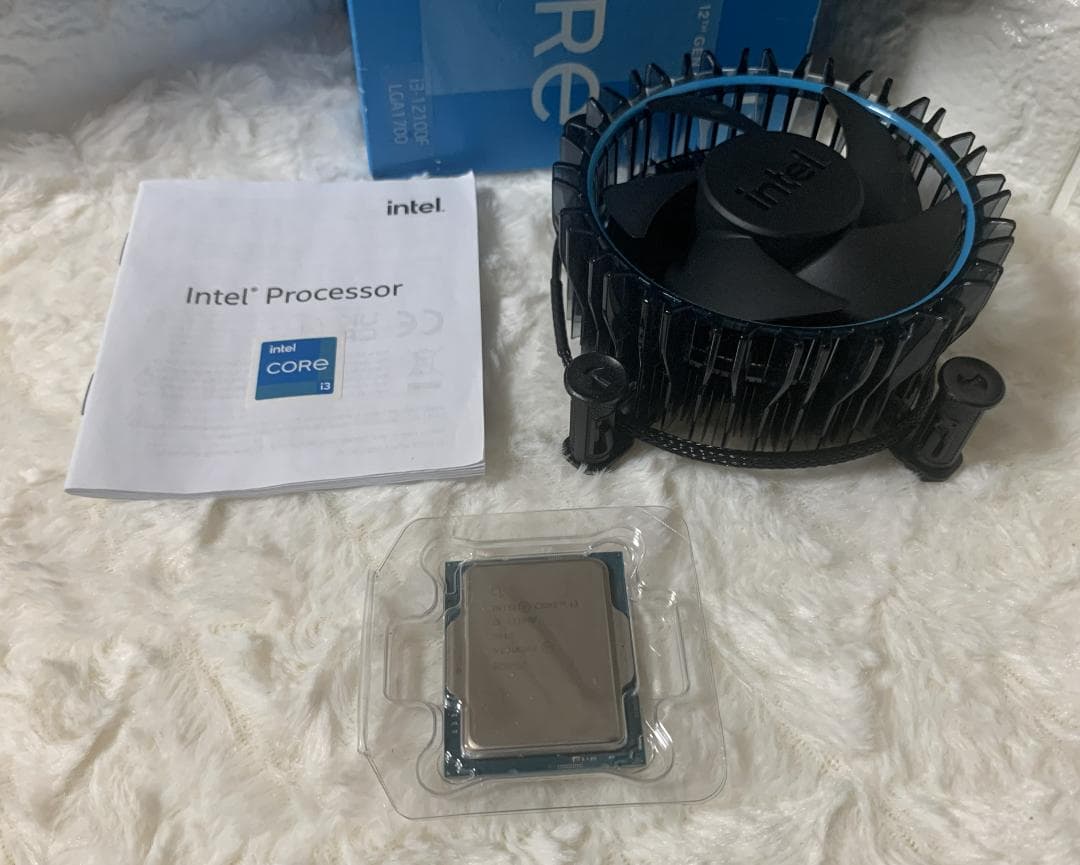 高性能 Intel Core i3-12100F 第12世代