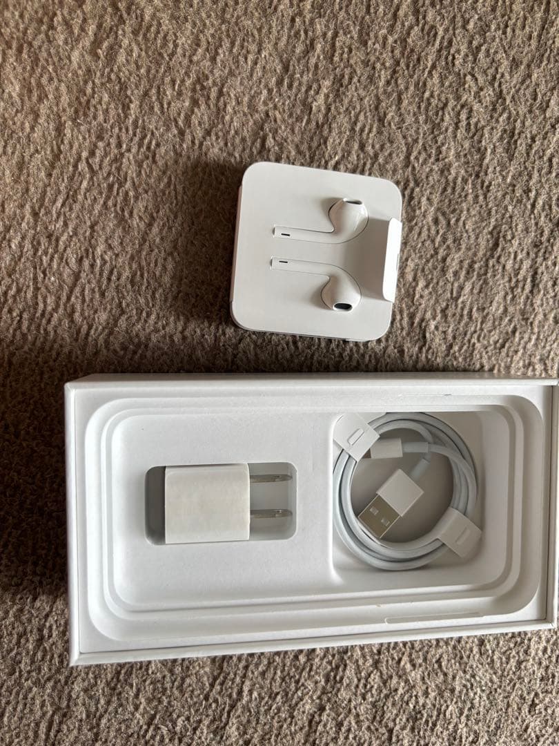 Apple iPhone 11 本体と付属品