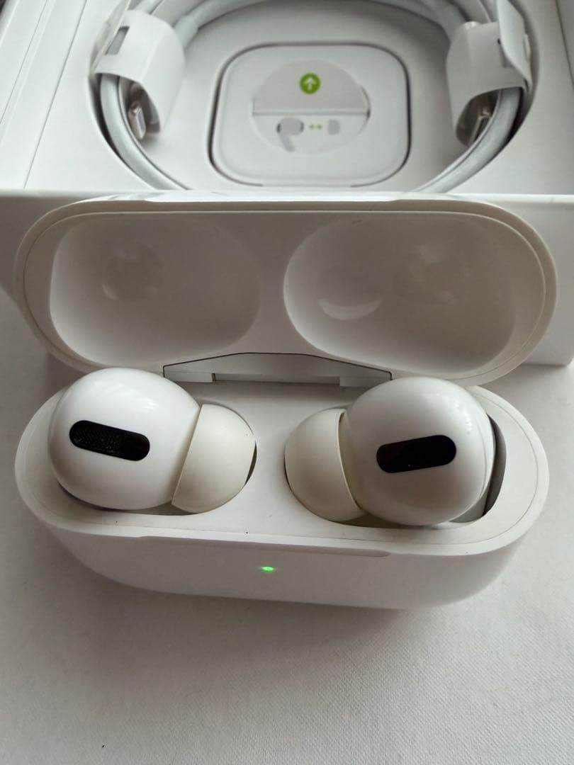 Apple AirPods Pro（第1世代）です。