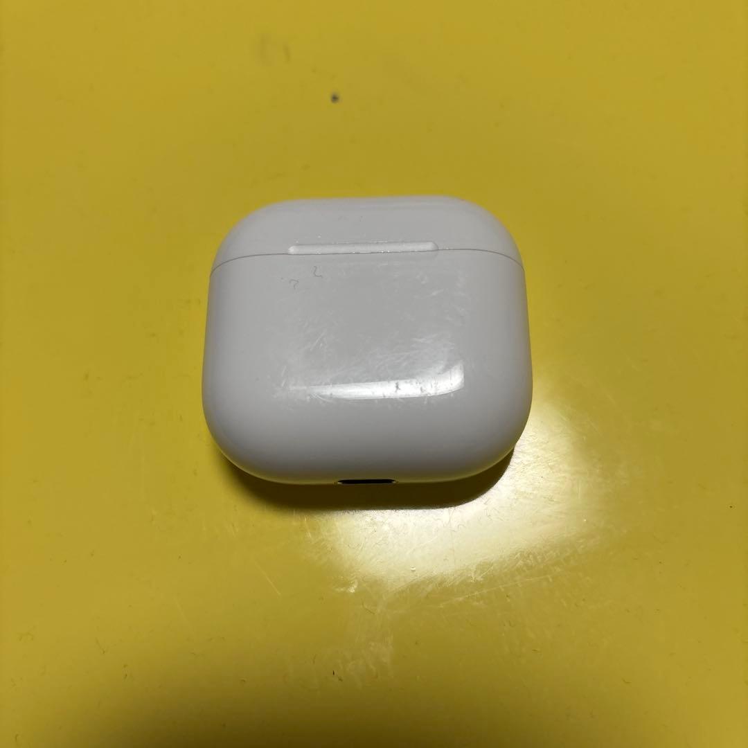 AirPods4本体 ホワイト 充電ケース付き