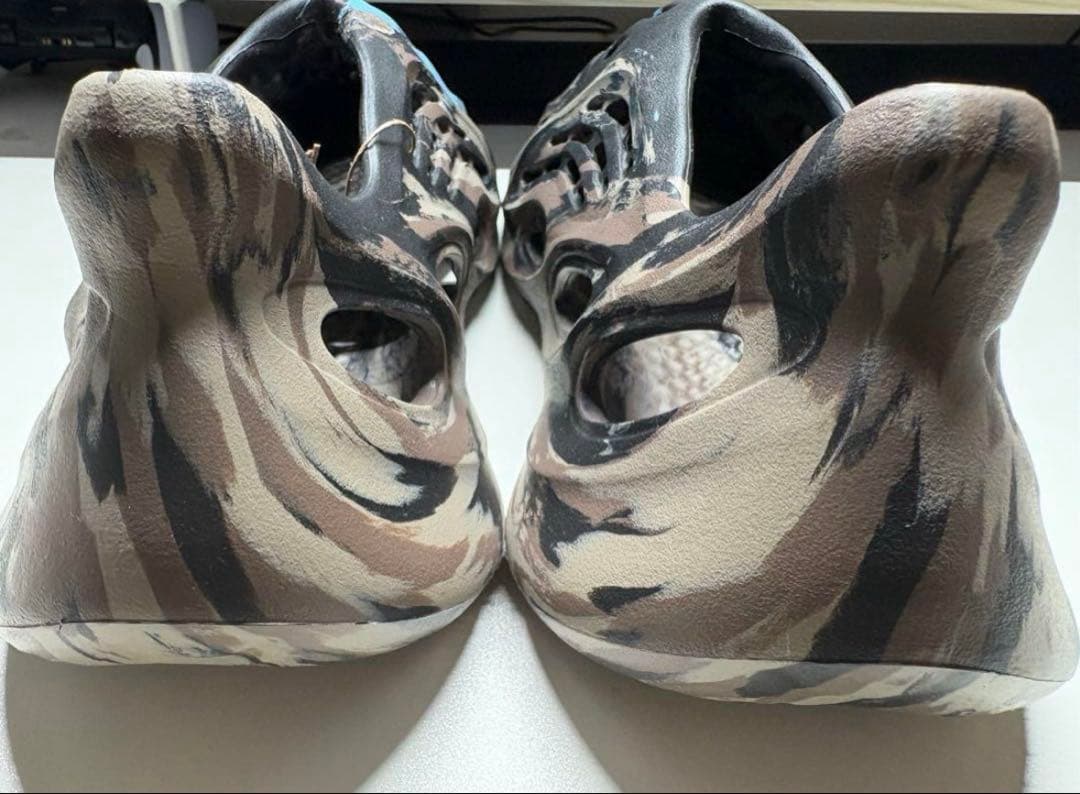 専用adidas YEEZY Foam Runner 26.5