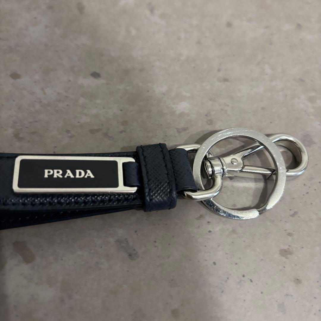 やんぬPRADA キーリング　ネイビー
