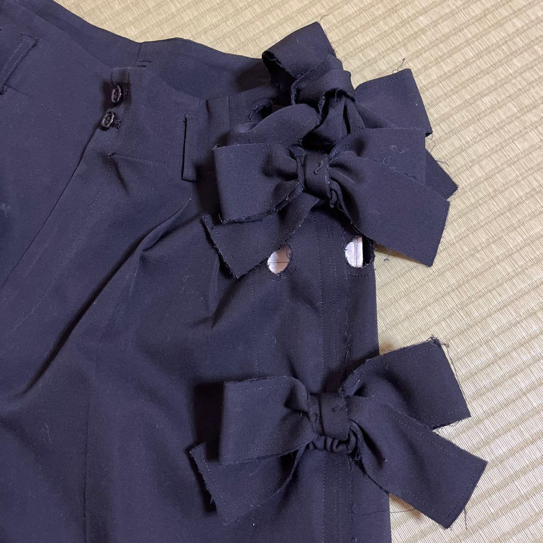 リボン付き黒ショートパンツ