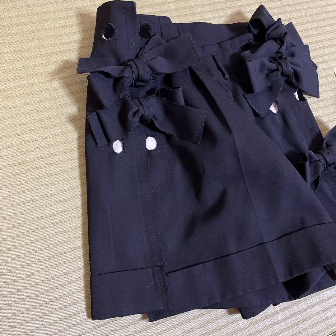 リボン付き黒ショートパンツ