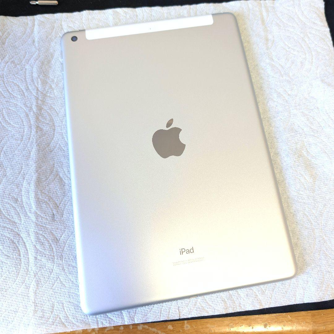 Apple iPad 第8世代 32GB Cellularモデル タブレット