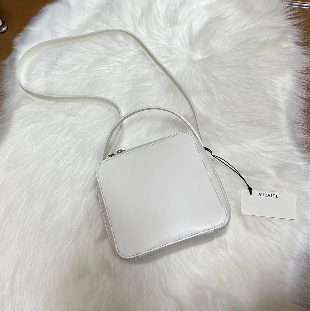 AURALEE ホワイト ショルダーバッグ