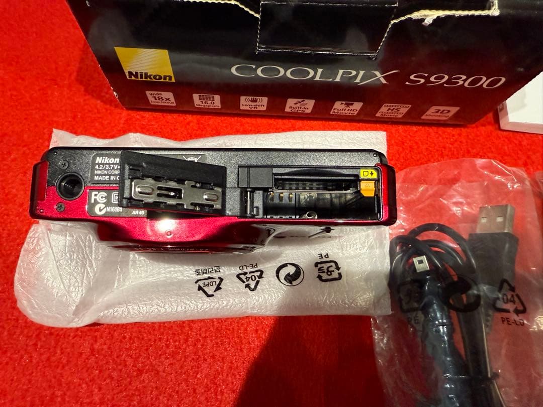 Nikon COOLPIX S9300 レッド
