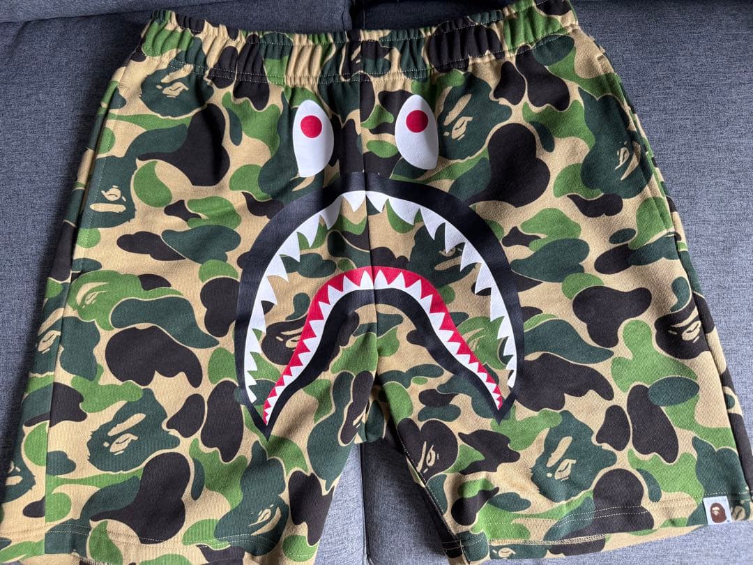美品 A BATHING APE SHARK ハーフパンツ Mサイズ
