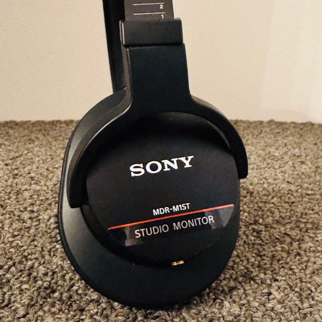 【極美品】SONY スタジオモニター 有線ヘッドホン　MDR-M1ST