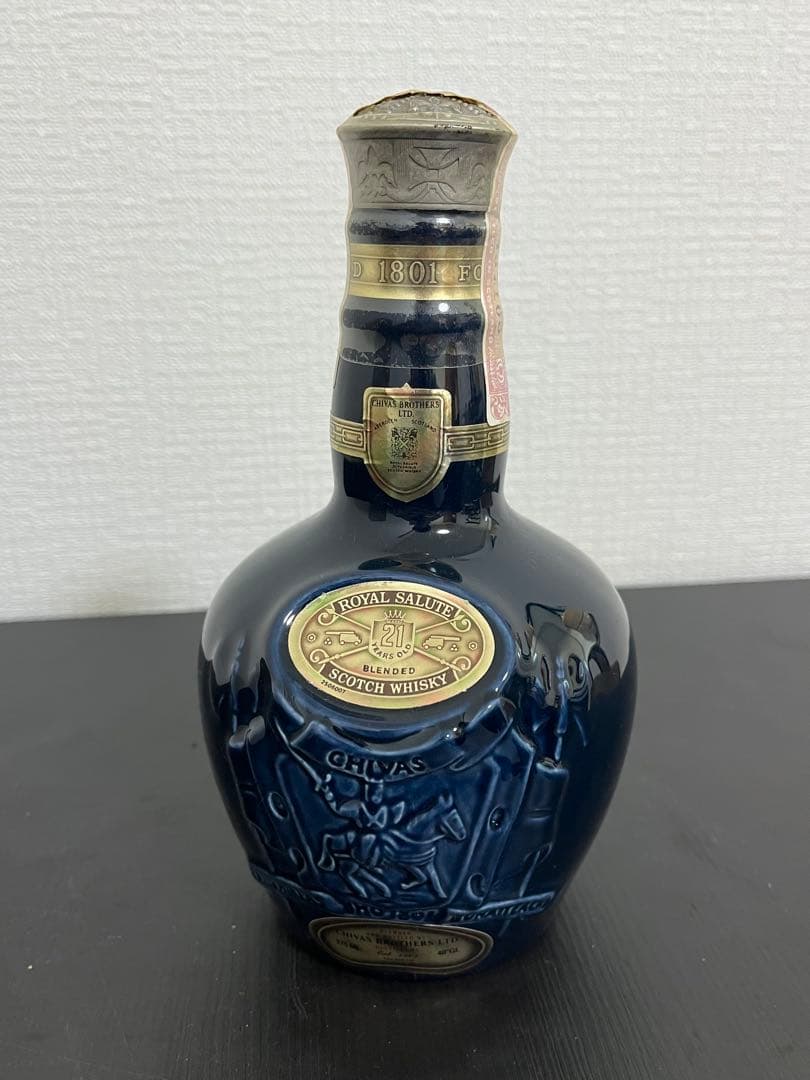 シーバスリーガル ロイヤルサルート 21年 375ml 青陶器ボトル 箱・巾着付