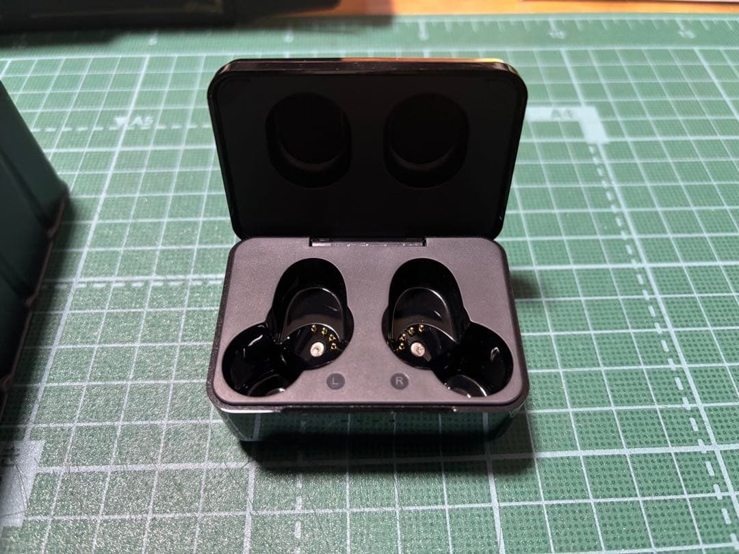 【新品・未使用品】ヴァイオレットエヴァーガーデン コラボモデル イヤホン