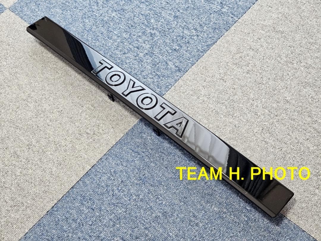 250系ランクル　純正バックドアガーニッシュ　ブラック黒　ファーストエディション