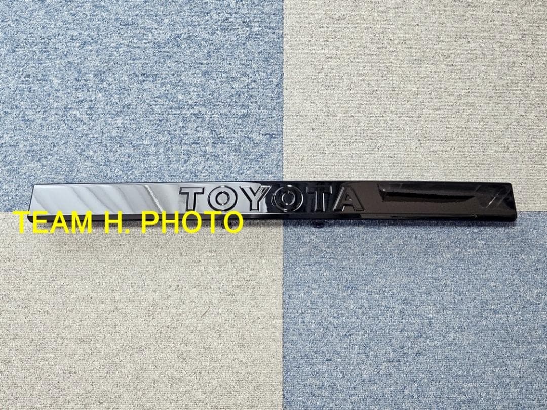 250系ランクル　純正バックドアガーニッシュ　ブラック黒　ファーストエディション