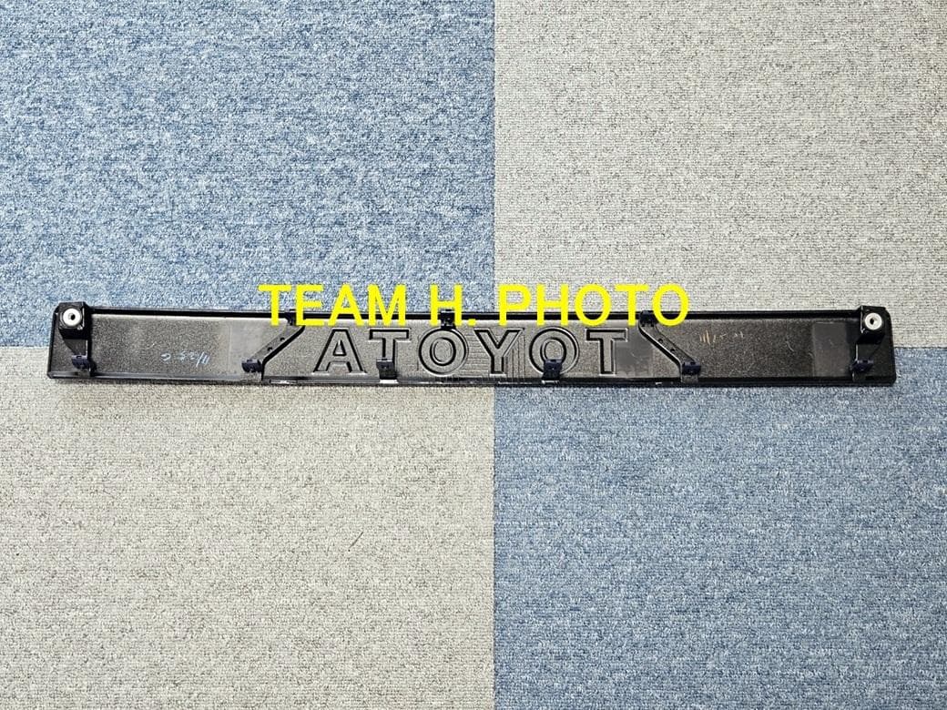 250系ランクル　純正バックドアガーニッシュ　ブラック黒　ファーストエディション