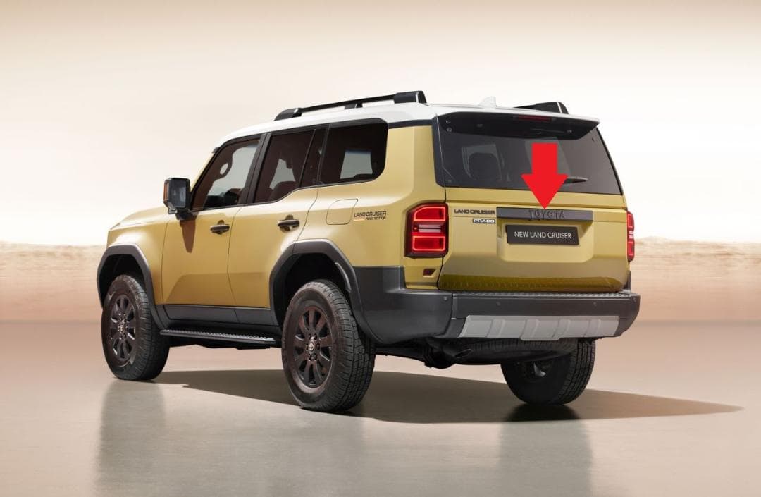 250系ランクル　純正バックドアガーニッシュ　ブラック黒　ファーストエディション