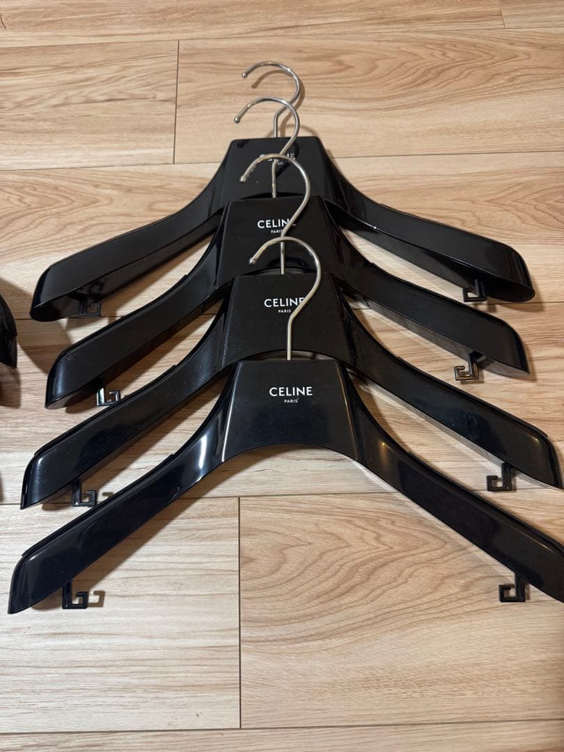 CELINE ブラックハンガー 7本セット