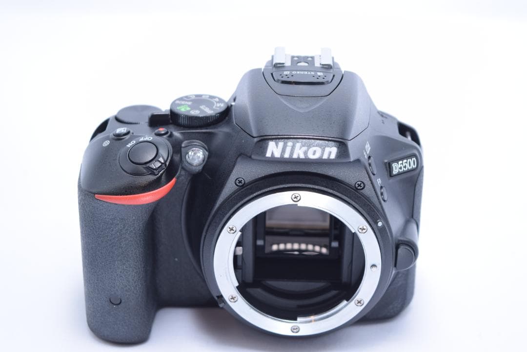 ❶美品　Nikon ニコン　D5500　Ｗレンズセット　バック、おまけ　付き