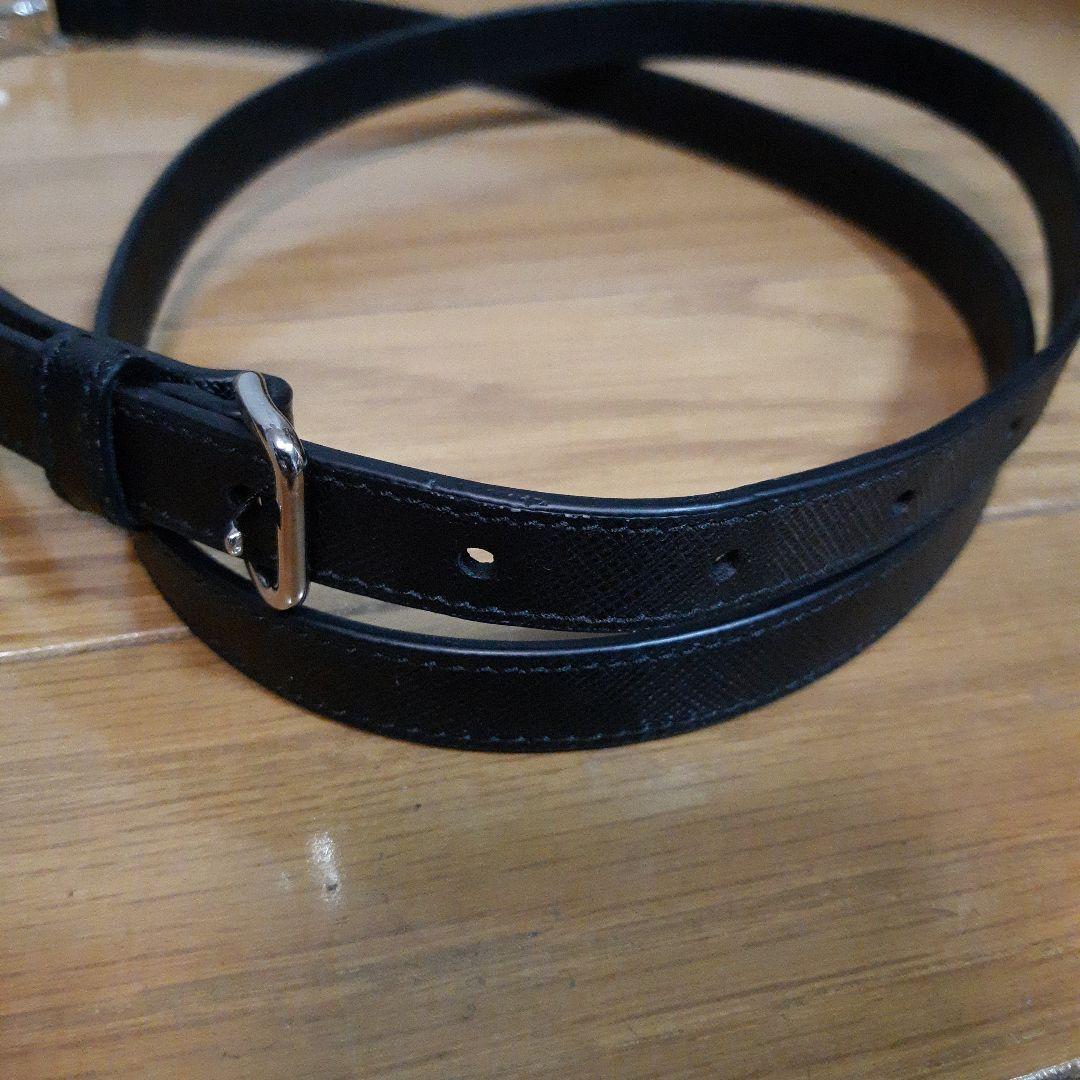 プラダ ショルダーストラップ ブラックレザー ベルト バックル付き 未使用