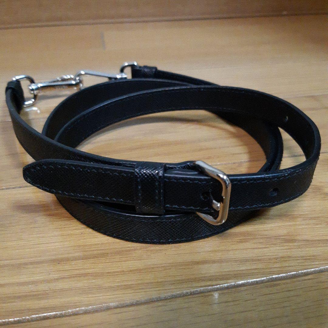 プラダ ショルダーストラップ ブラックレザー ベルト バックル付き 未使用