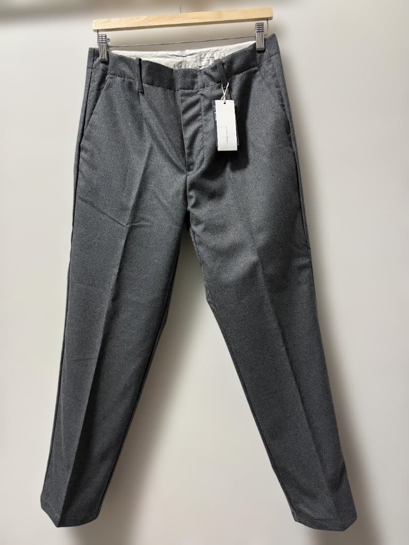 【新品未使用】STILL BY HAND ウール テーパードスラックス グレー