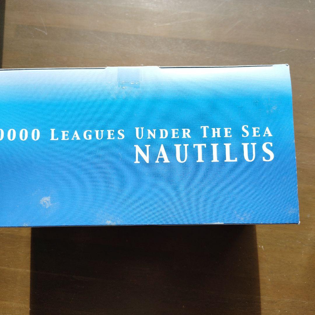 巨大イカ付き ノーチラス号フィギュア「海底2万マイル」