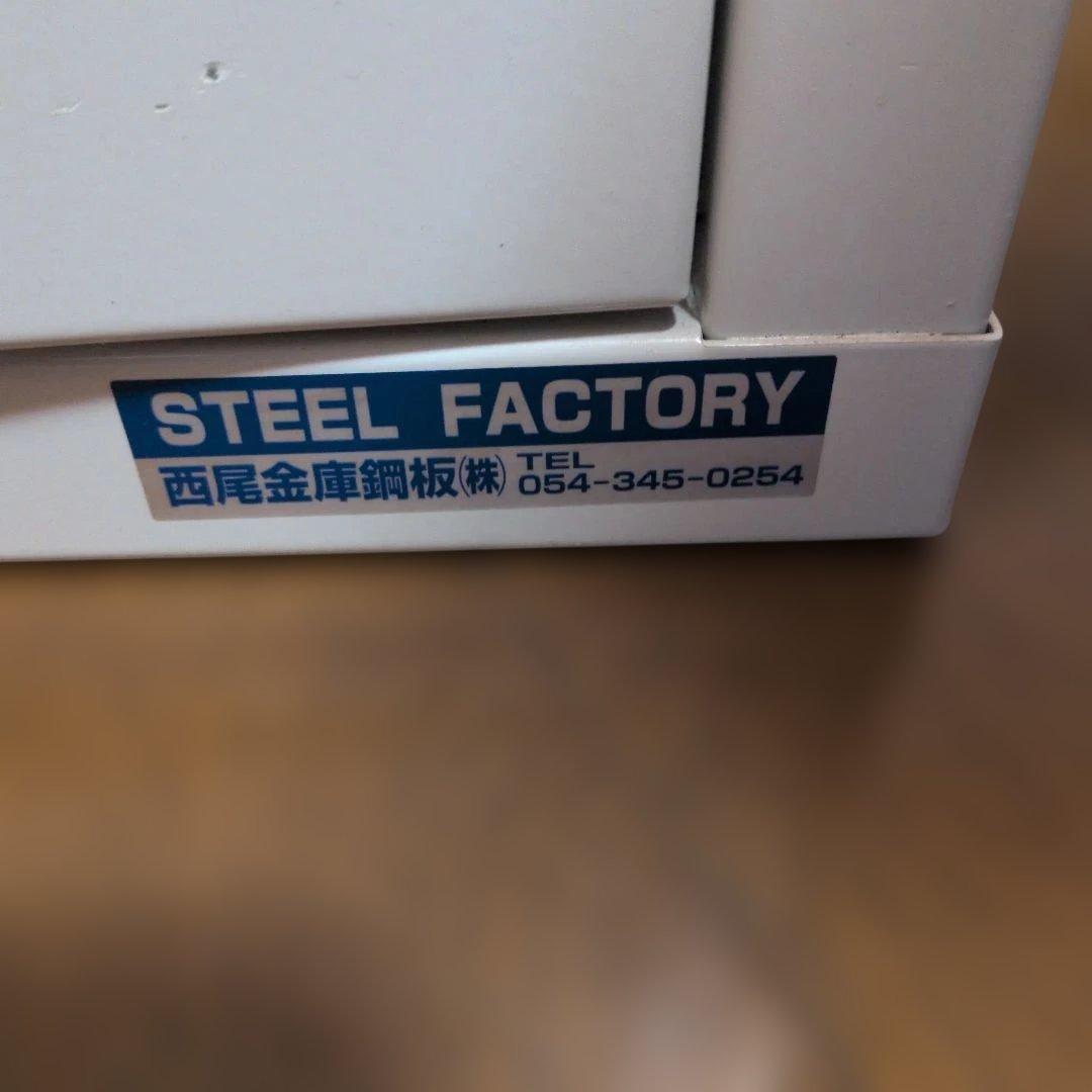 ガンロッカー　クローゼットタイプ　STEEL FACTORY