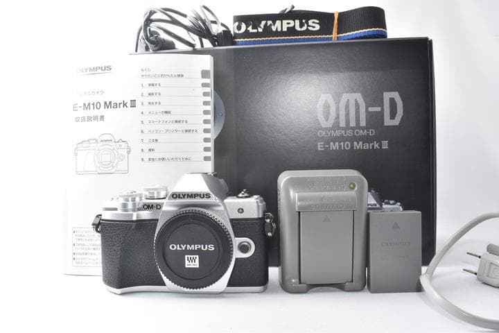 OLYMPUS OM-D E-M10 Mark III シルバー ボディー