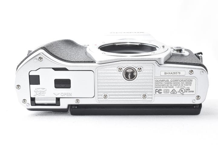 OLYMPUS OM-D E-M10 Mark III シルバー ボディー