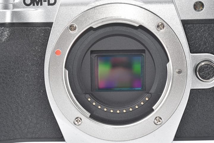 OLYMPUS OM-D E-M10 Mark III シルバー ボディー