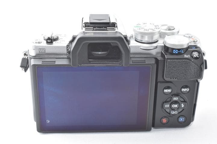 OLYMPUS OM-D E-M10 Mark III シルバー ボディー