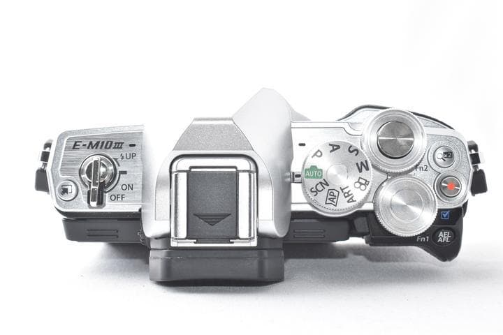 OLYMPUS OM-D E-M10 Mark III シルバー ボディー