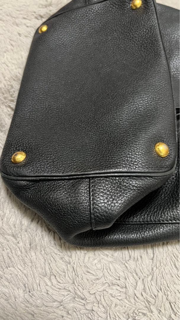 miu miu 黒 レザー バケツ型バッグ　内側少し汚れあり