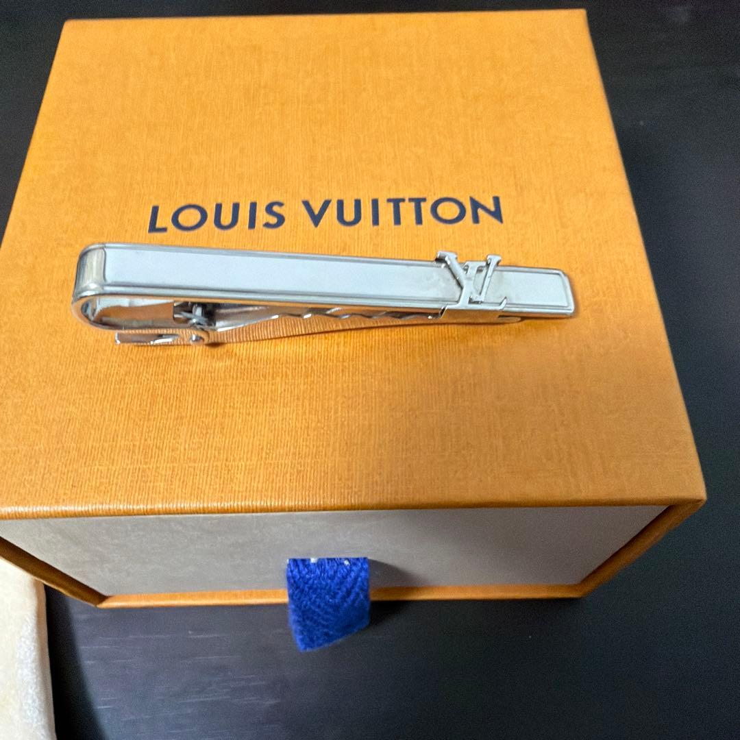 美品　LOUIS VUITTON ネクタイピン LVイニシャル