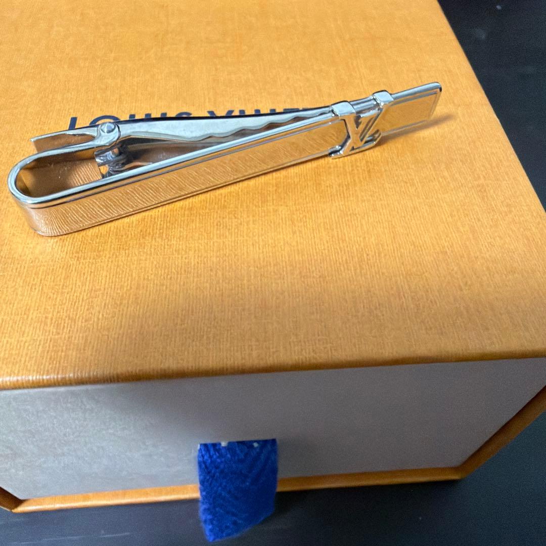美品　LOUIS VUITTON ネクタイピン LVイニシャル
