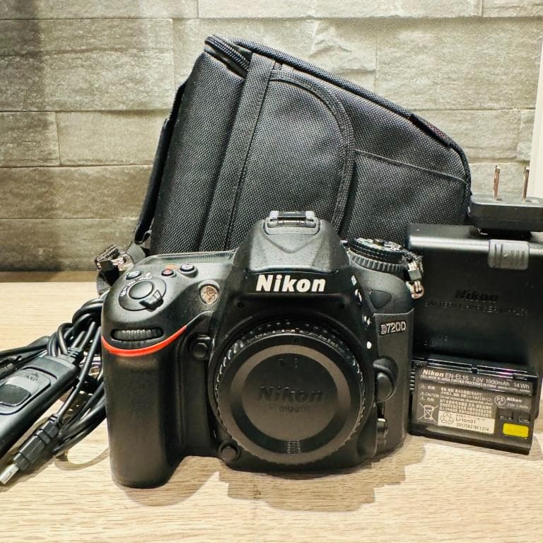 Nikon ニコンD7200 ボディ 純正充電器ほか シャッター回数894回