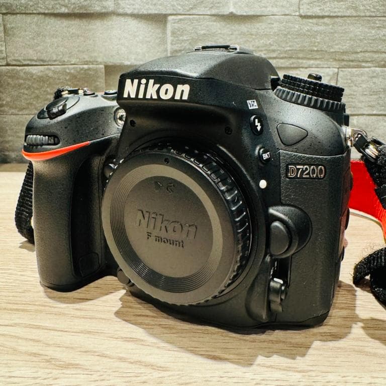 Nikon ニコンD7200 ボディ 純正充電器ほか シャッター回数894回
